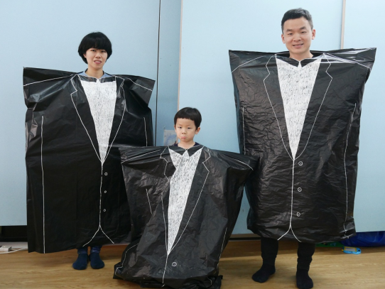 Participating artist-parents – Ms Chung Wai-ian and Mr Ng Ka-chun of MUDWORK
